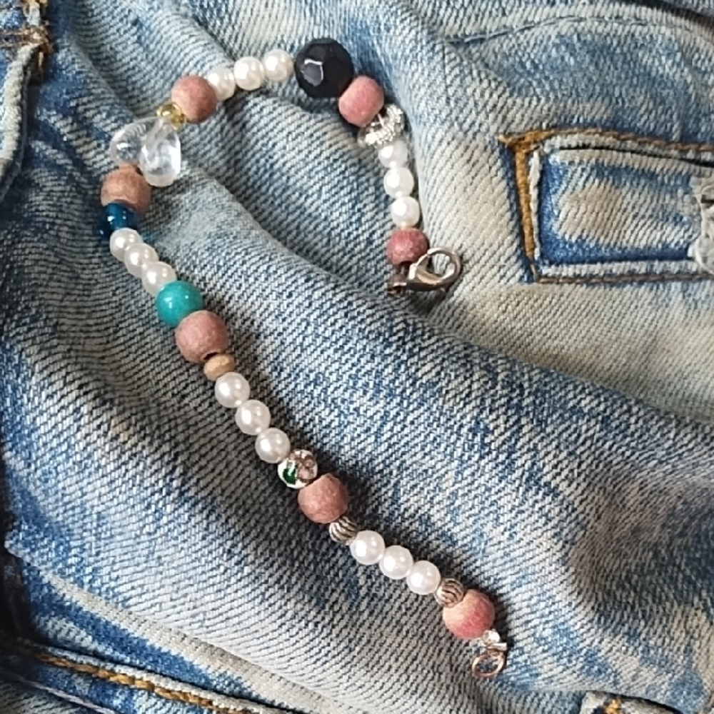 Chic Beaded Bracelet with Pearls and Turquoise